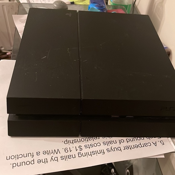 PS4 - Picture 2 of 3